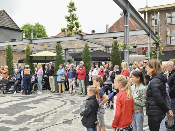 Lekker veel publiek. Vinden we leuk.